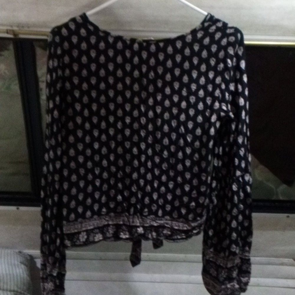 Hollister long sleeve bottom up blouse